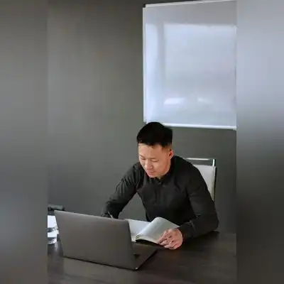 邹博月